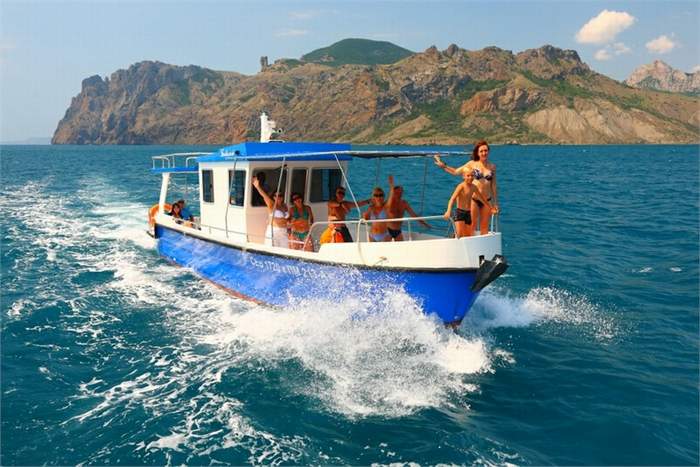 Морские прогулки на катере в Кабардинке
